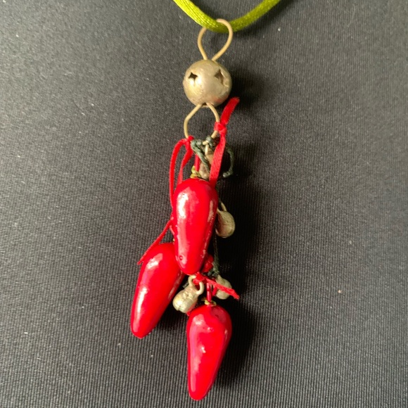 Necklace red chili peppers pendant - Picture 3 of 8